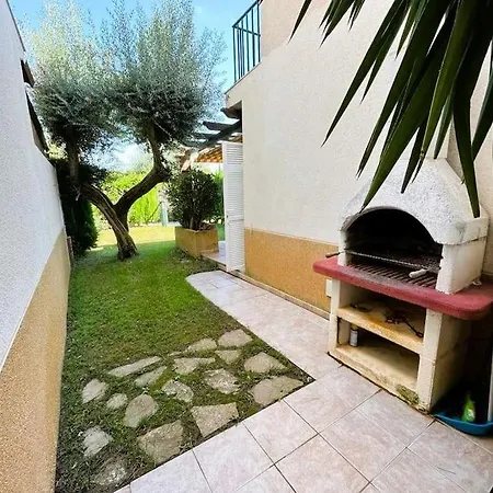 Yvonne Apartment Les Tres Cales