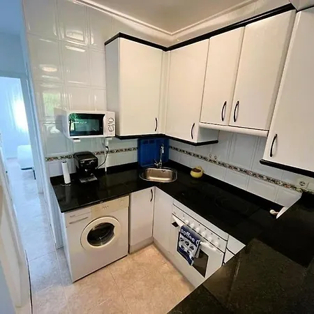 Yvonne Apartment *